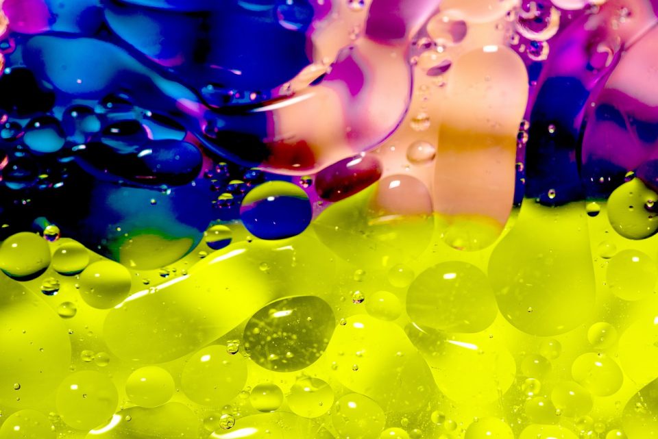 Aceite ozonizado es una mezcla de aceite de oliva y de girasol infundidos con ozono. Descubre todos los productos en Farmacia Penadés